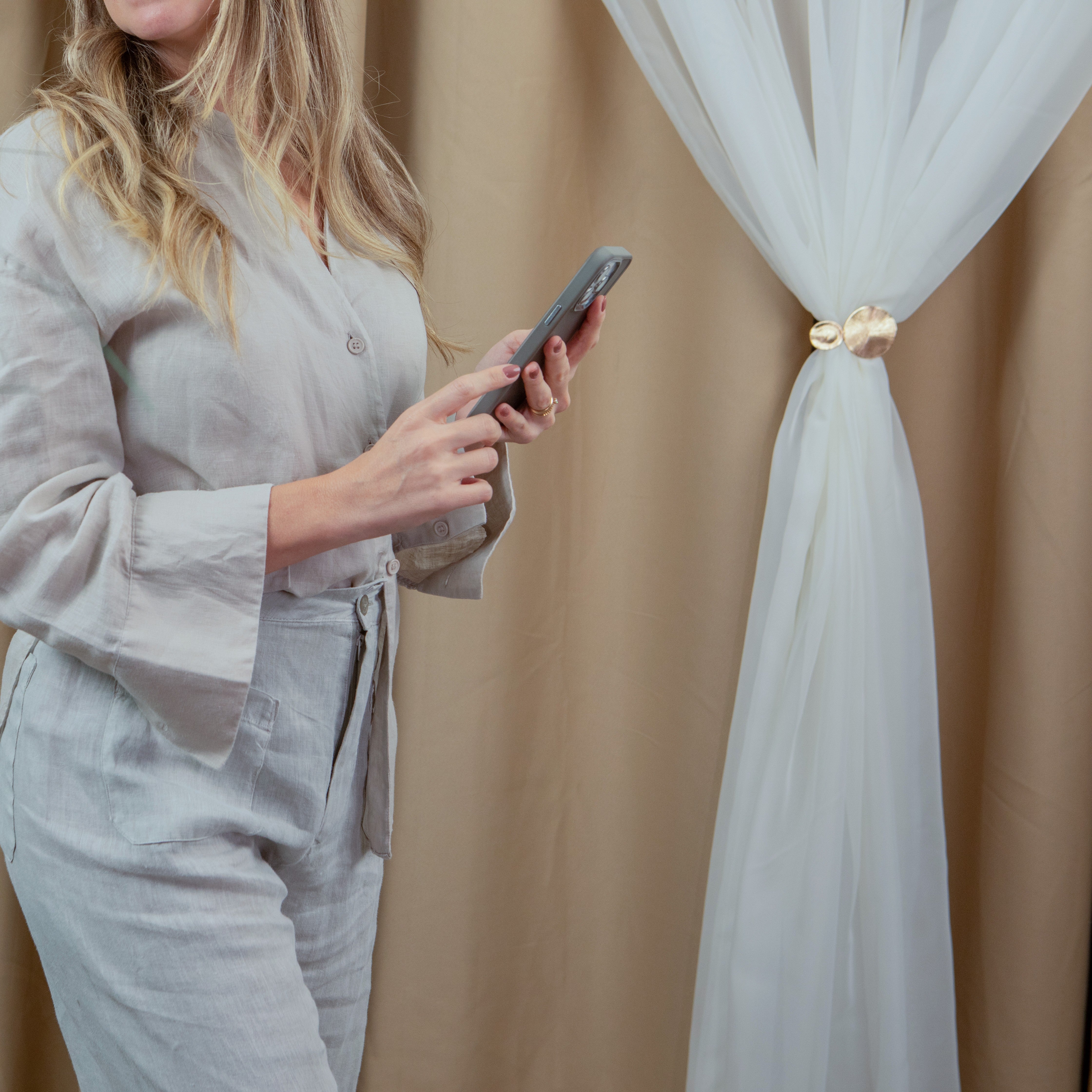 Diferença entre cortina blackout e cortina de voil: qual escolher?