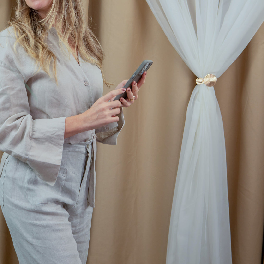 Diferença entre cortina blackout e cortina de voil: qual escolher?